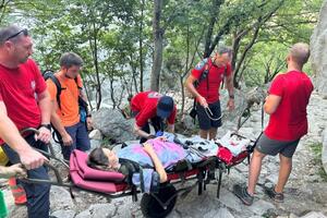 Članovi Hrvatske gorske službe pomogli turistkinji da se porodi u...