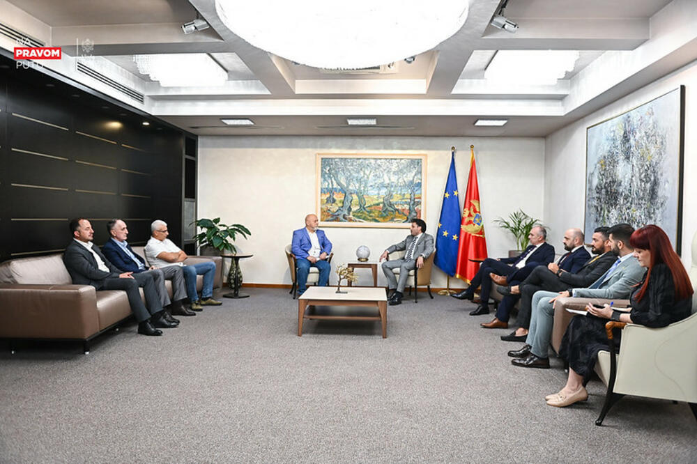 Sa sastanka Abazovića i Đeke sa predstavnicima nacionalnih savjeta u Crnoj Gori, Foto: Vlada Crne Gore