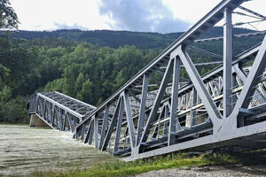 Od nabujalih voda srušio se željeznički most u Norveškoj, poginule...