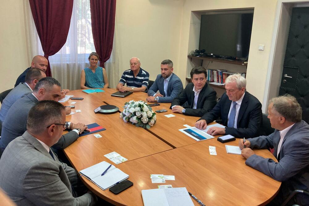 Damjanović sa predstavnicima kazahstanske kompanije, Foto: Ministarstvo finansija