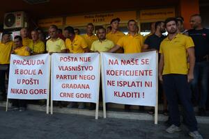 FOTO Štrajk u Pošti podržalo 450 radnika, upravi će poslati najavu...