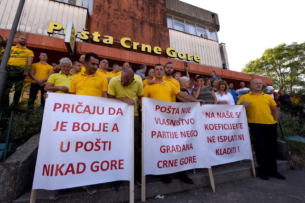 Detalj sa štrajka zaposlenih u Pošti Crne Gore, Foto: Boris Pejović