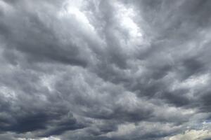Zasijavanje oblaka: Vještačka kiša i protiv smoga