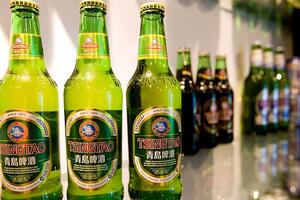 Kina: Radnik druge najveće pivare snimljen kako urinira u...