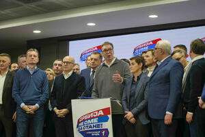 Opozicione partije kritikuju odlazak Mandića u Vučićev štab, URA...