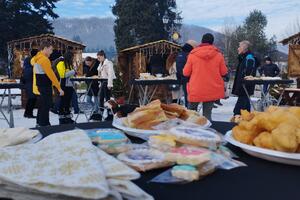FOTO Otvoren Novogodišnji bazar u Kolašinu