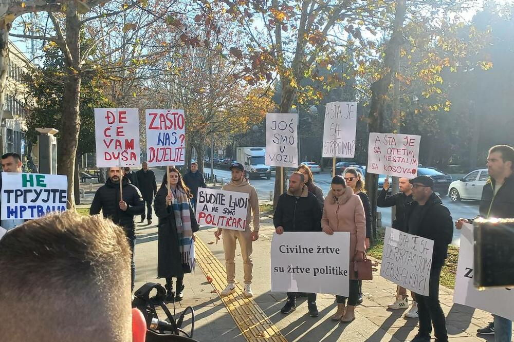 Sa današnjeg protesta "Za sve civilne žrtve rata", Foto: Jovan Mrdak