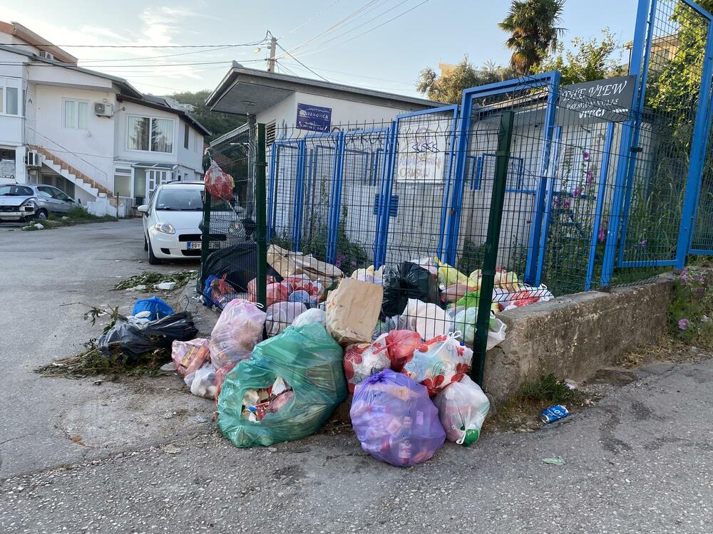 Građani bacaju otpad i van određenog mjesta