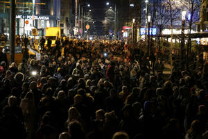 Protest opozicije u Beogradu, paljene i svijeće za Olivera...