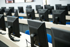 MPNI: Instalacija računarske opreme u srednjim školama u Podgorici