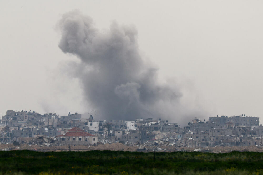 Dim iznad Gaze u ponedjeljak, Foto: Reuters