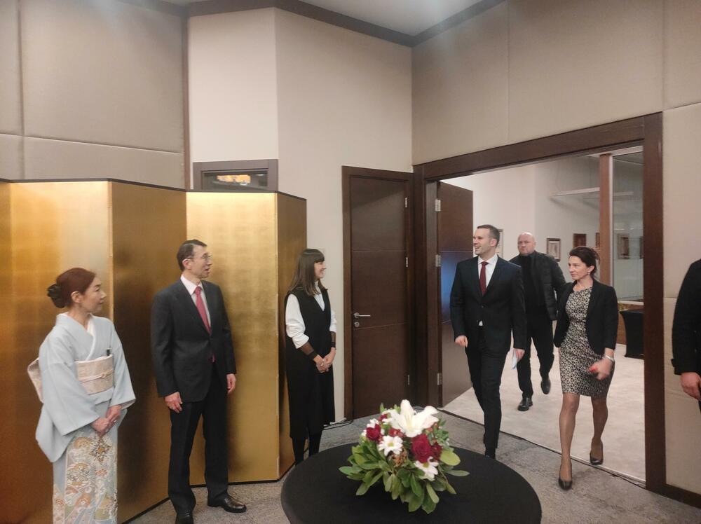 <p>Premijer istakao da je započeta komunikacija o proslavi jubileja - 20 godina diplomatskih odnosa dviju država, dok je ambasador Japana poručio da su spremni da pruže "neophodnu podršku u nadi da će u budućnosti više japanskih kompanija započeti poslovanje u Crnoj Gori"</p>