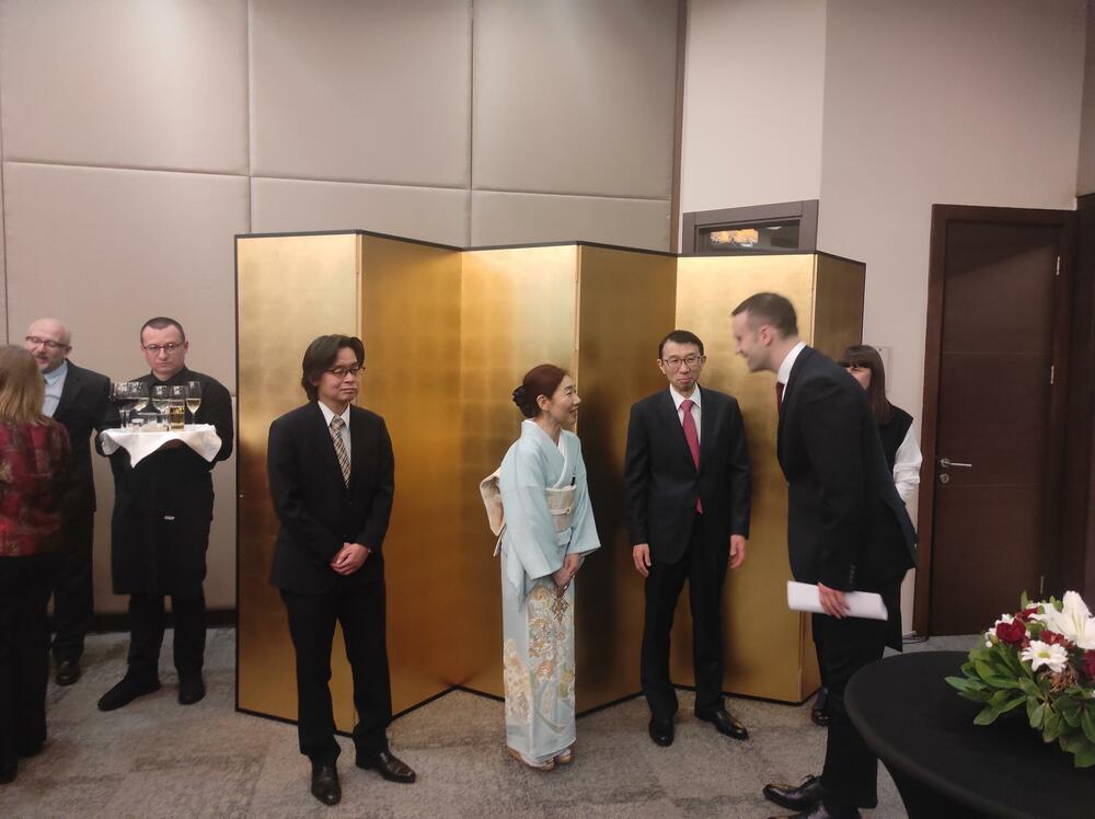<p>Premijer istakao da je započeta komunikacija o proslavi jubileja - 20 godina diplomatskih odnosa dviju država, dok je ambasador Japana poručio da su spremni da pruže "neophodnu podršku u nadi da će u budućnosti više japanskih kompanija započeti poslovanje u Crnoj Gori"</p>
