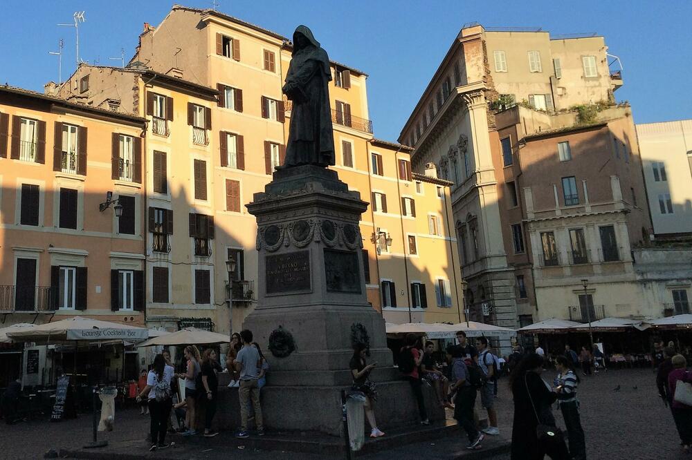Spomenik Đordanu Brunu na trgu Campo de’ Fiori u Rimu, Foto: D. Dedović
