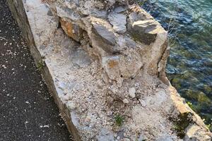 Lopovi odnose kamene tesanike iz zidova u Lepetanima