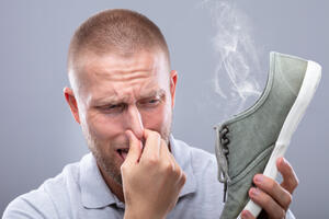 Ima li pomoći kad vam stopala 'neprijatno mirišu'?