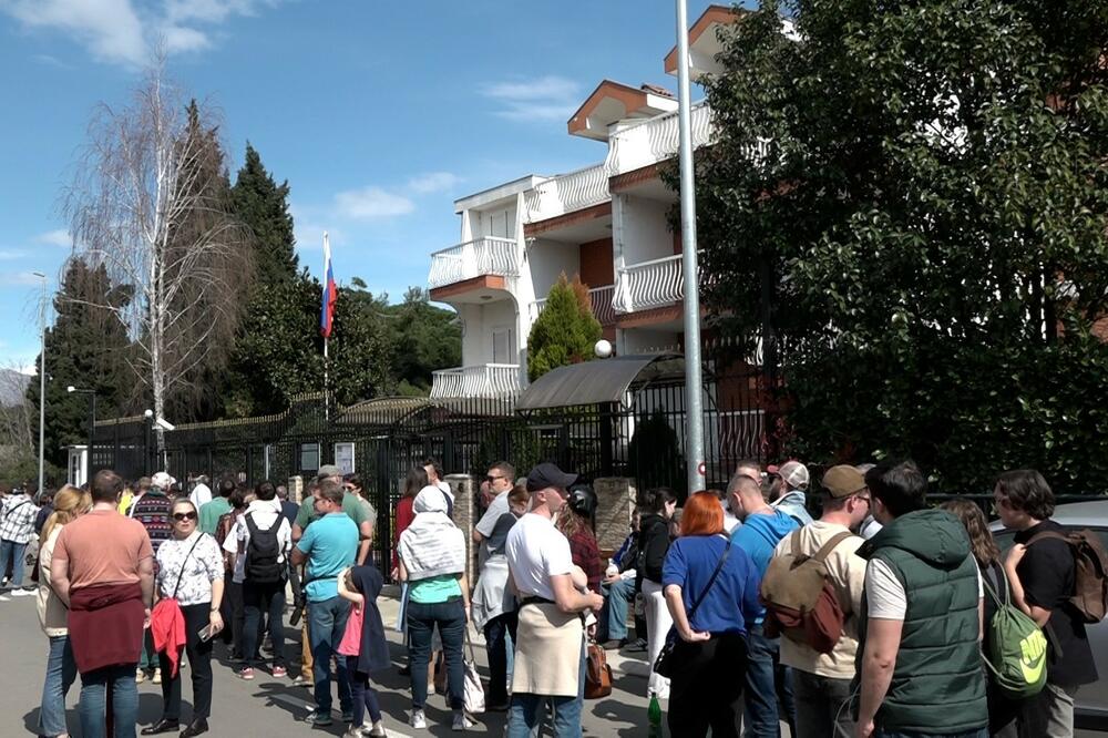 Detalj ispred ambasade Rusije, Foto: Mediabiro