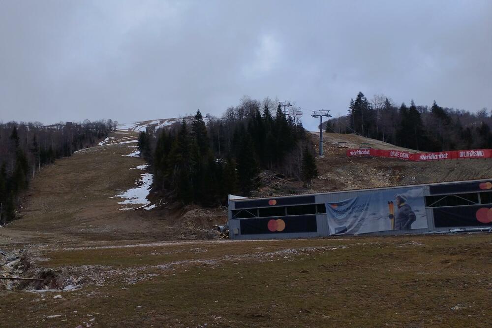 Ni dana skijanja zbog nezapamćene nestašice snijega: Kolašin 1600, Foto: Dragana Šćepanović