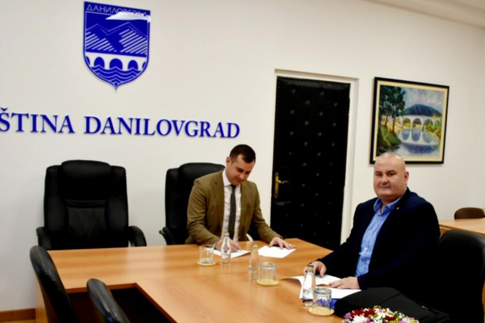 Na put se čeka od 2018: Potpisivanje ugovora sa izvođačem, Foto: Opština Danilovgrad