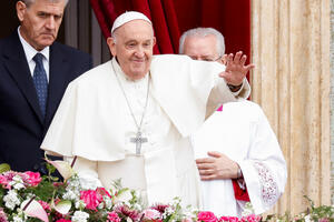 Papa predvodio uskršnju misu uprkos zdravstvenim tegobama (FOTO)