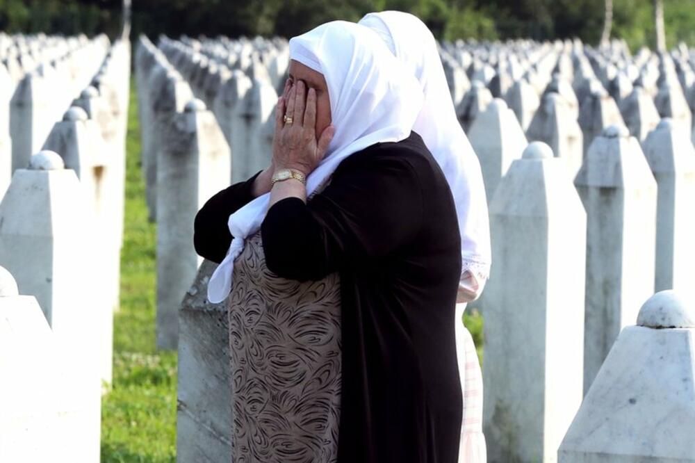 U mezarju Memorijalnog centra u Srebrenici sahranjeno je 6.610 žrtava, a za tijelima više od hiljadu se još traga, Foto: FEHIM DEMIR/EPA-EFE/REX/Shutterstock
