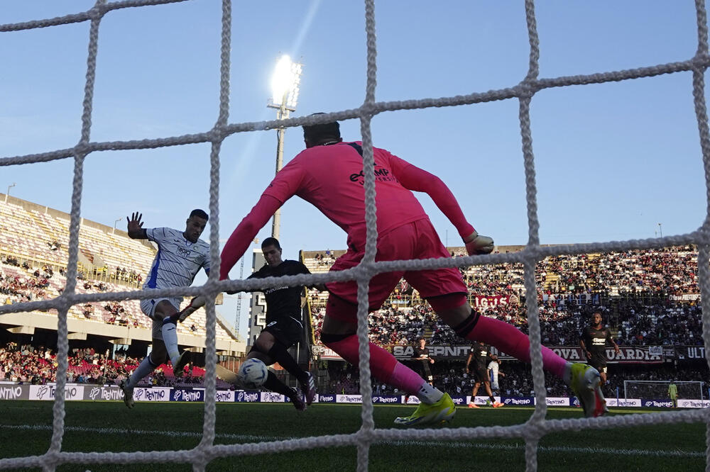 Skamaka postiže prvi gol za Atalantu, Foto: Reuters