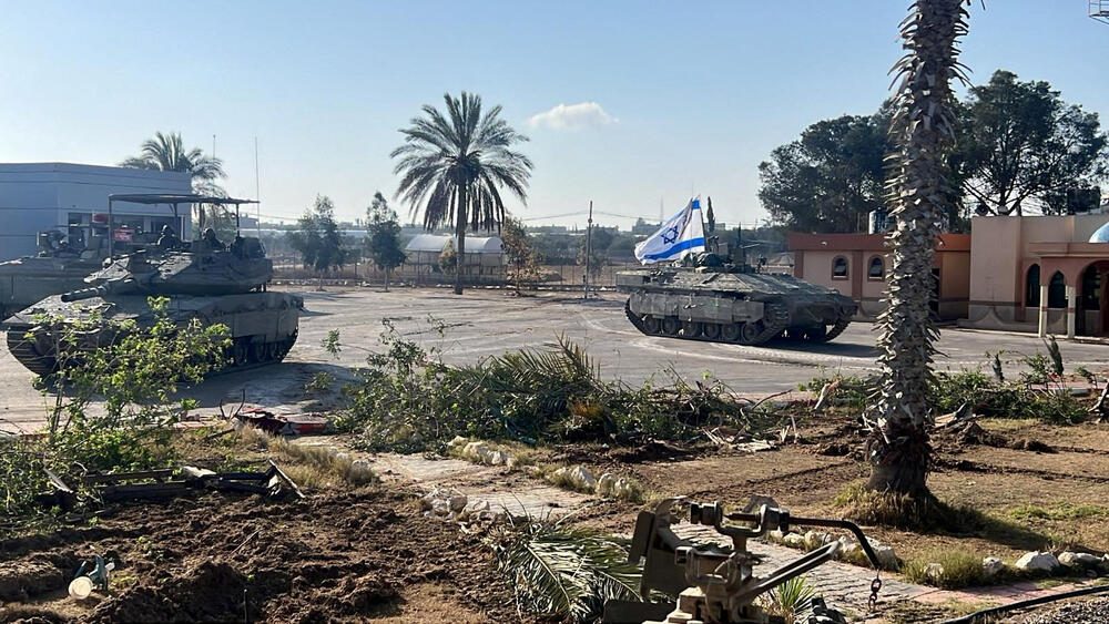 Izraelska vojna vozila na graničnom prelazu u Rafi
