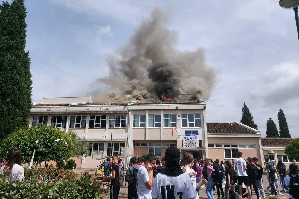 VIDEO Podgorica: Polumaturanti tokom bakljade zapalili krov OŠ...