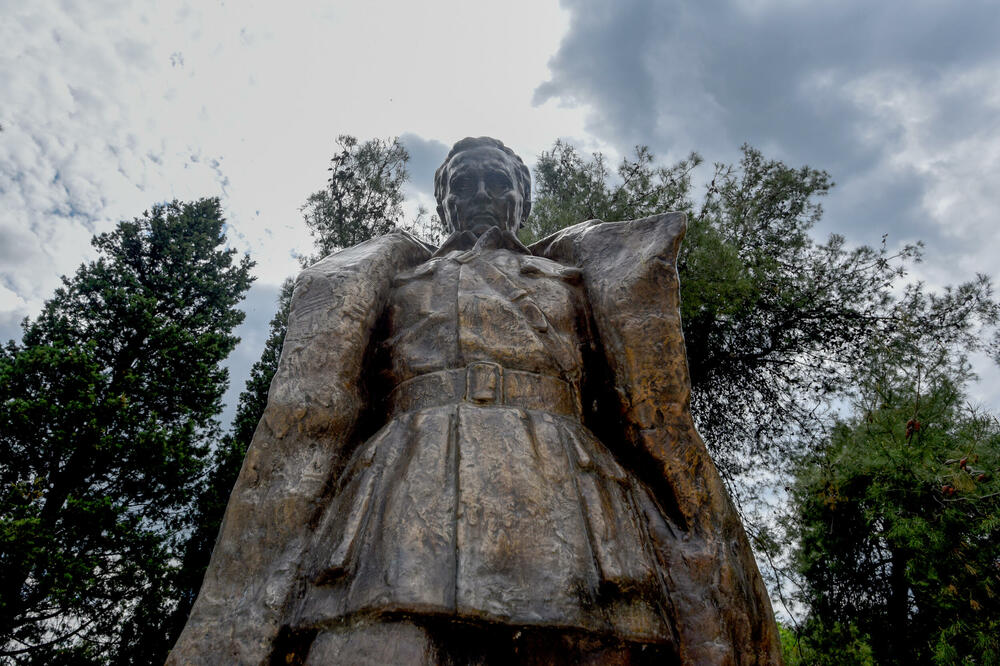 Spomenik Titu u Podgorici, nekadašnjem Titogradu, Foto: Savo Prelević