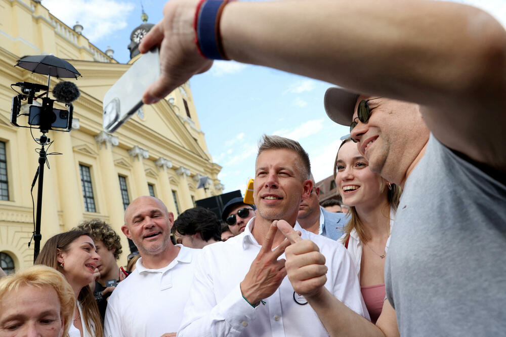 Peter Mađar sa pristalicama na mitingu u Debrecinu, Foto: Reuters