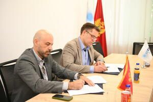 EPCG i Eko-fond potpisali sporazum o realizaciji projekat Solari...