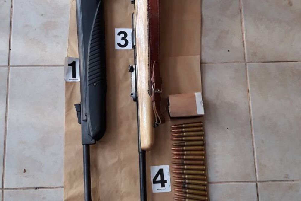 Oružje Bar, Foto: Uprava policije