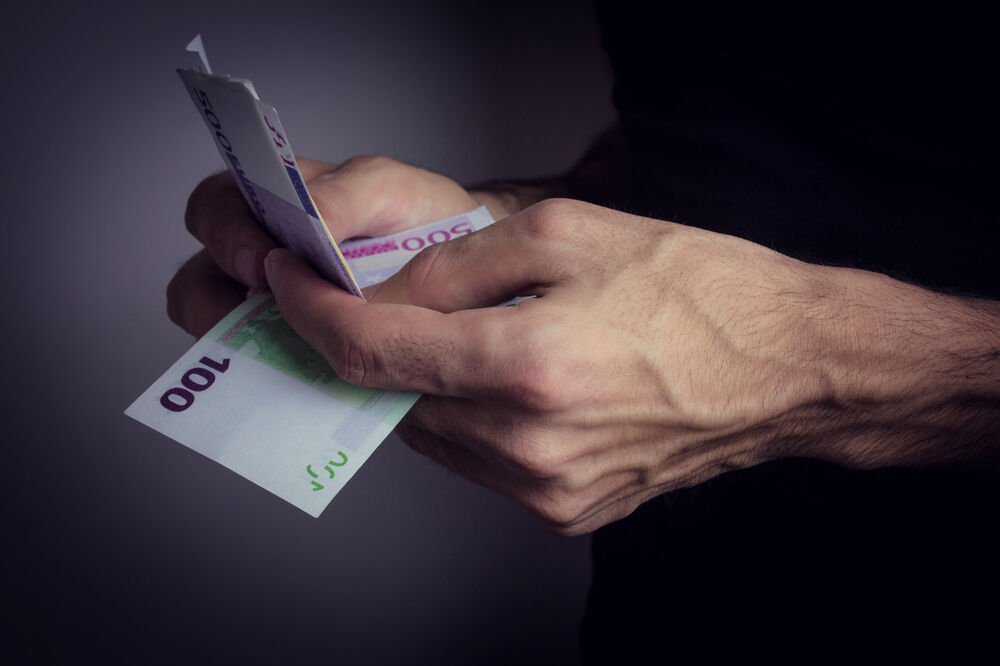 Novac, pare, Foto: Shutterstock