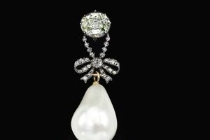 Dijamantski privezak Marije Antoanete prodat za 36 miliona dolara
