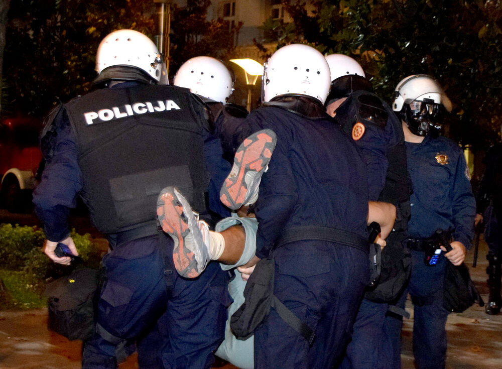 policija DF protest