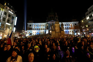 Više hiljada Čeha na protestima traži ostavku premijera Babiša