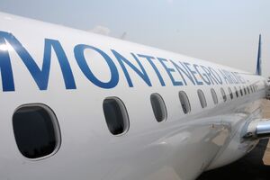 Avion Montenegro Airlinesa zbog nevremena sletio u Beograd umjesto...