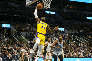 Lebron pretekao Dirka, Orlando nemoćan u Milvokiju