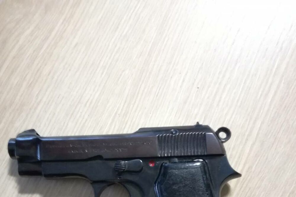 pištolj, Foto: Uprava policije