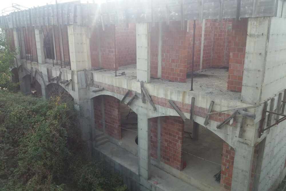 Stari grad Ulcinj, nelegalni objekat, Foto: Samir Adrović