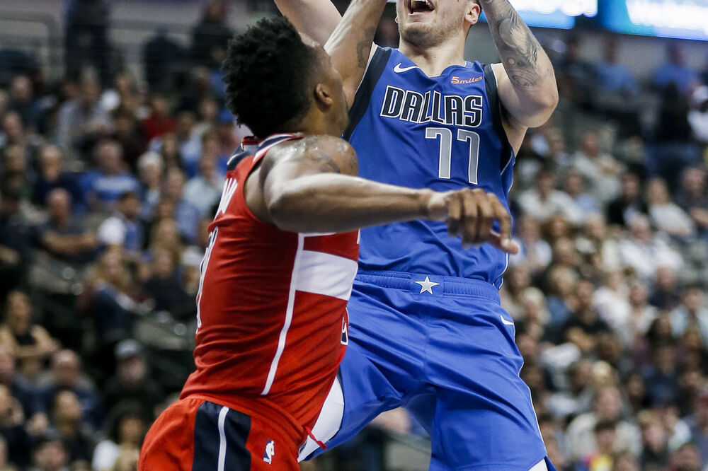 Dvajt Hauard, Luka Dončić, Foto: Beta-AP