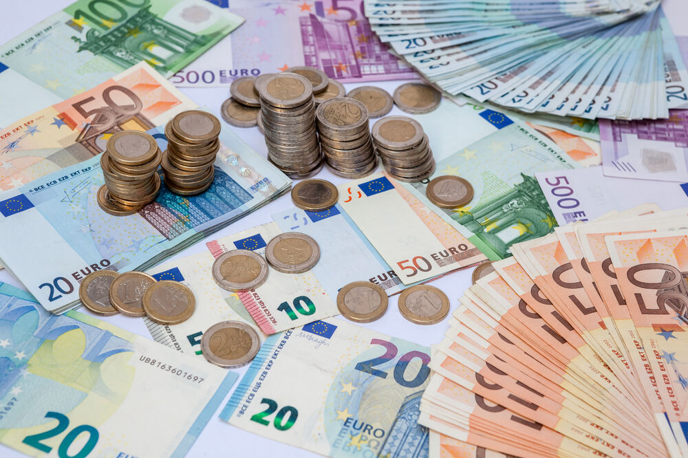 novac, euro, Foto: Shutterstock, Shutterstock, Shutterstock