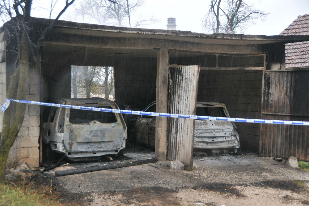 Zapaljeni automobil Miločani Nikšić, Foto: Svetlana Mandić