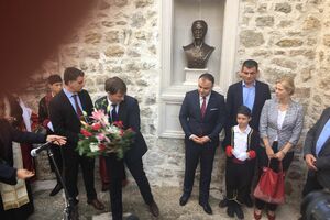 Otkrivena bista ruskom admiralu Vojnoviću: "Bokelji su ispoljavali...