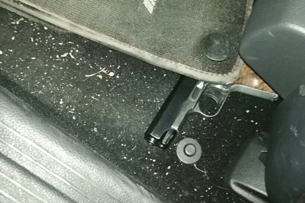 pištolj policija, Foto: Uprava policije