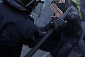 Barselona: Separatisti se bunili protiv skupa španskih policajaca,...