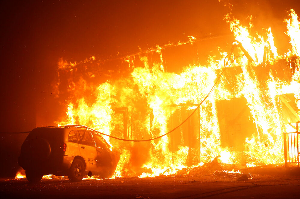 Paradajs požar, Foto: Reuters
