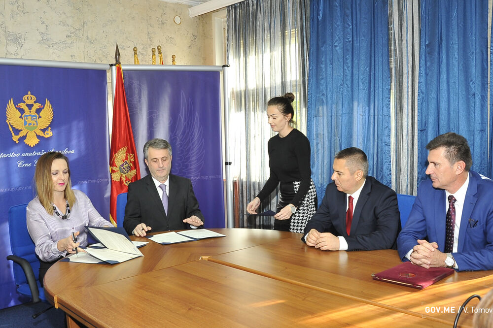 Kristina Mihailović, Mevludin Nuhodžić, Veselin Veljović, Foto: Vlada Crne Gore