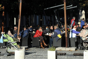 Sunčano uz sjeverni vjetar