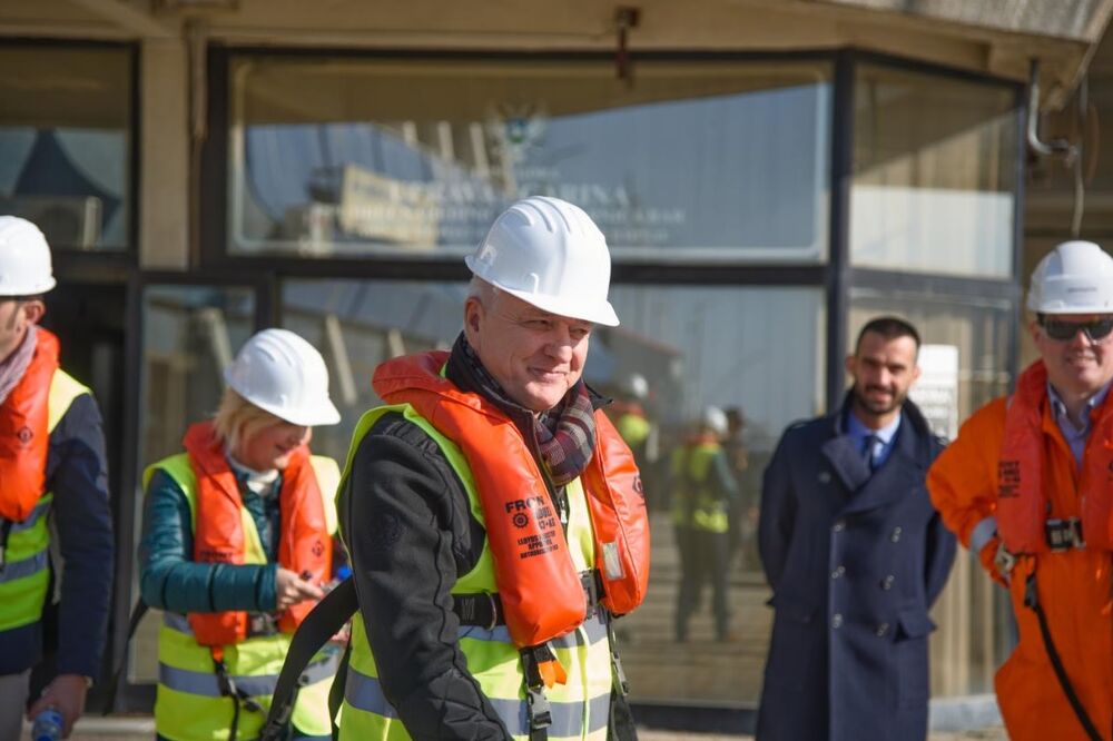 Duško Marković, Dragica Sekulić, Pavle Radulović, posjeta brodu "Polar Empress", Foto: Vlada Crne Gore